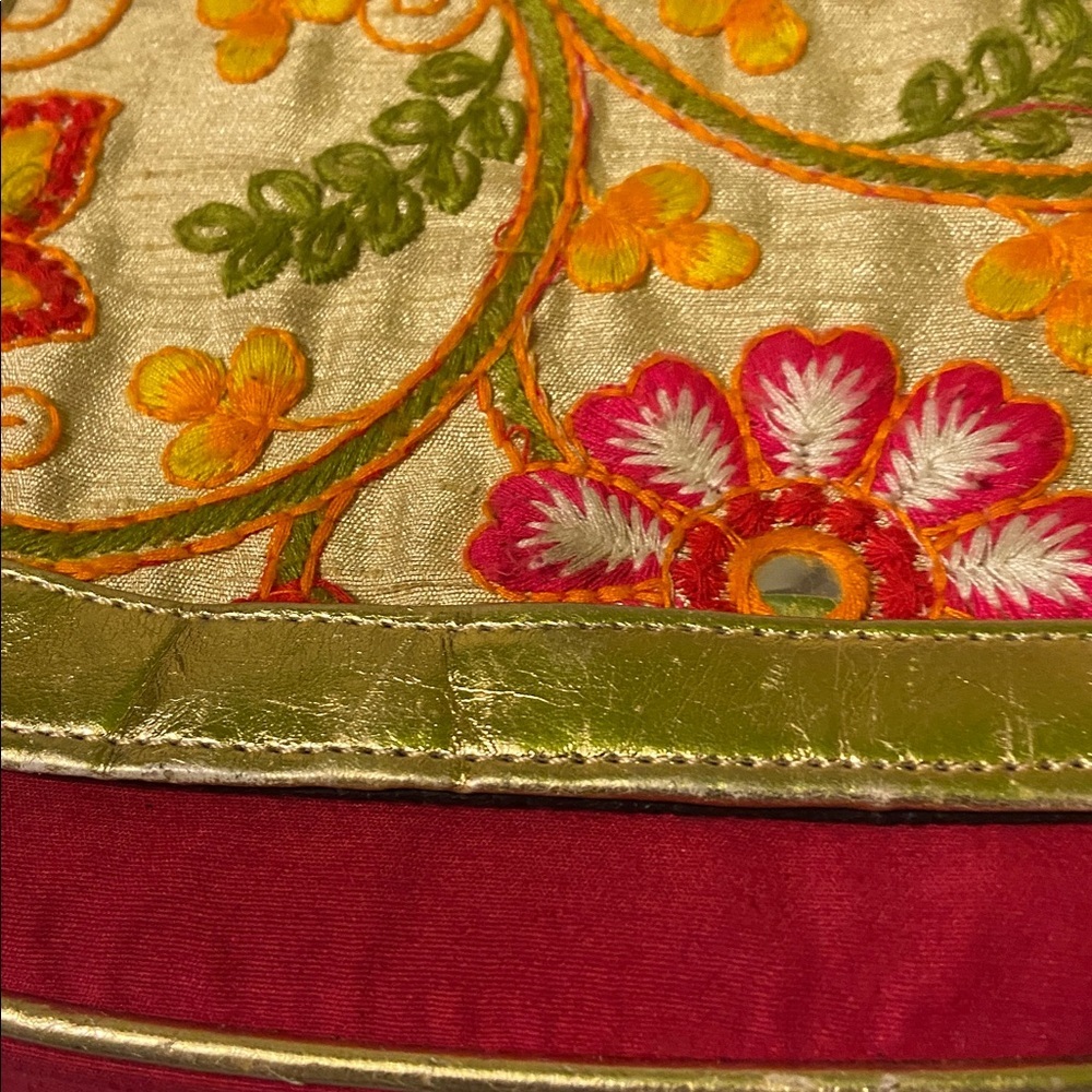 POTLI’S Embroidered Crossbody Bag - Picture 3 of 8